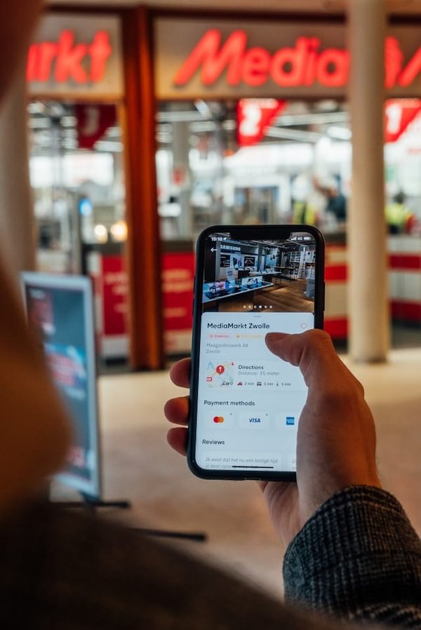 Comment gérer les aspects juridiques de la publicité en ligne pour les entreprises technologiques ?